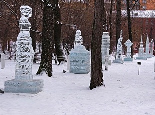 Ледяны скульптуры в аптекарском саду